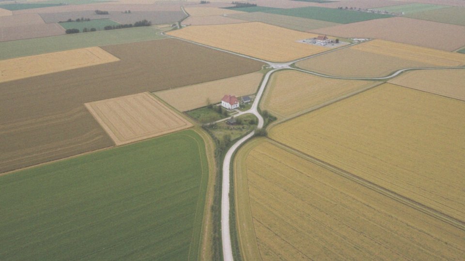 Jakie są zasady zakupu ziemi rolnej przez osoby niebędące rolnikami?