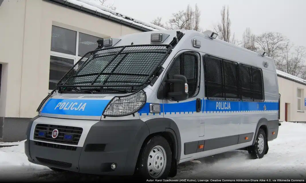 Policjanci z Międzyrzecza uratowali rannego bociana